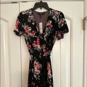 Beautiful White House Black Market wrap look reversible print dress